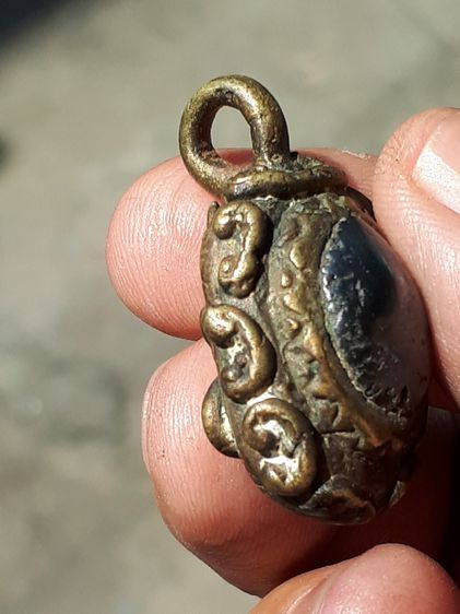 เหรียญหล่อโบราณ หลวงพ่ออิ่ม วัดหัวเขา จ.สุพรรณบุรี ฝังหัวเมฆพัตร เนื้อทองผสม ปี 244x ยุคต้น ขนาดพอสวย มีน้ำหนัก เนื้อหาจัดจ้านมันมากๆ เก่า แ รูปที่ 4