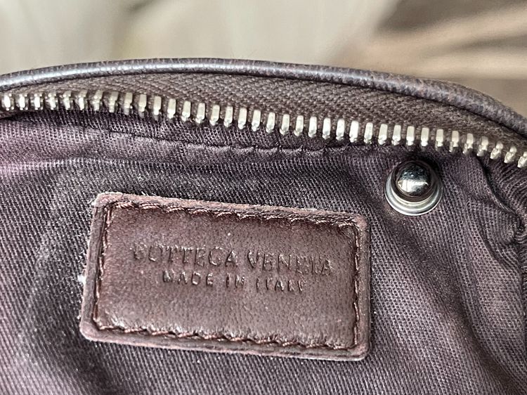 Bottega Venetta แท้ กระเป๋า BV wristlet accessory wallet มีโซ่เงิน สีน้ำตาลสภาพดีครับ+++ รูปที่ 9