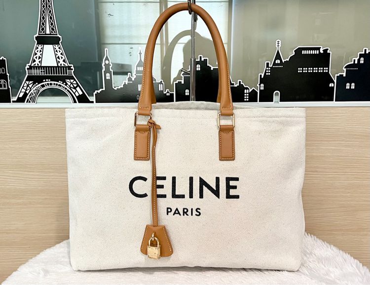 กระเป๋าถือ Celine shopping bag 