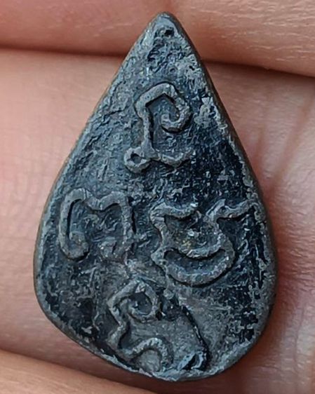 พระกลีบบัวพิมพ์นางกวักข้างเม็ด เนื้อตะกั่วชุบรัก หลวงพ่อเดิม วัดหนองโพ นครสวรรค์ สูงประมาณ 2 ซ.ม. รูปที่ 4