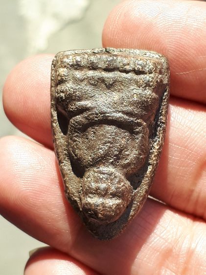 หลวงพ่อทวด เนื้อว่าน วัดช้างให้ ปัตตานี รุ่นแรก ปี 2497 พิมพ์ใหญ่ สภาพสมบูรณ์ สวยงาม ทั้งพิมพ์ทรง เนื้อหามวลสาร ผิวพรรณเป็นธรรมชาติดั้งเดิม  รูปที่ 8