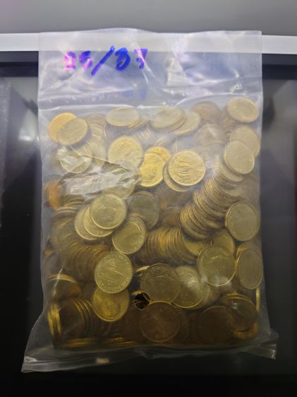 เหรียญยกถุง (400เหรียญ) เหรียญ 25 สตางค์ สีทองเหลือง ปี 2537 ไม่ผ่านใช้ รูปที่ 2