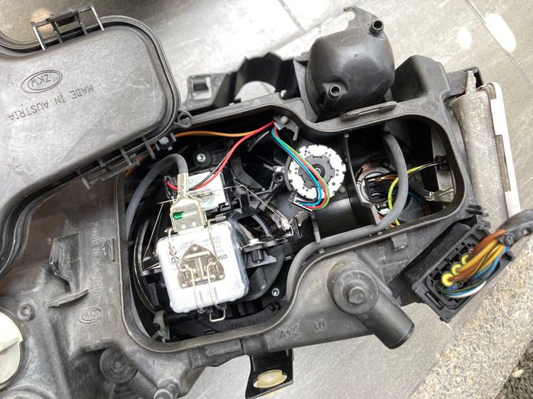 ไฟหน้า Xenon BMW E90 รุ่น Pre LCi ไฟท้าย ไฟเลี้ยวข้าง กล่อง Xenon ของแท้ มือสอง รูปที่ 7