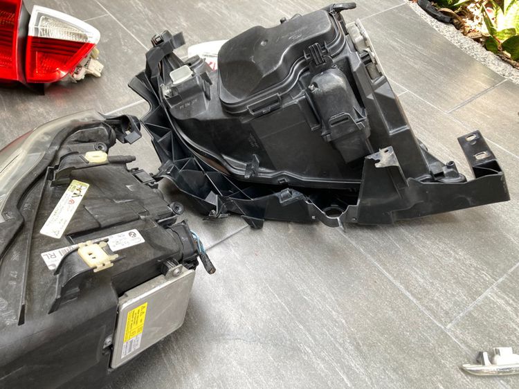 ไฟหน้า Xenon BMW E90 รุ่น Pre LCi ไฟท้าย ไฟเลี้ยวข้าง กล่อง Xenon ของแท้ มือสอง รูปที่ 3