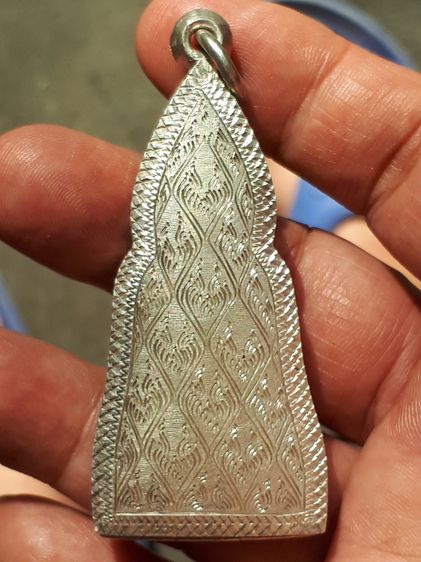 พระหูยาน พิมพ์ใหญ่ กรุวัดพระศรีรัตนมหาธาตุ อ.เมือง จ.ลพบุรี เนื้อตะกั่ว สนิมแดง ขึ้นคราบไข ขนาดสูงจากฐานถึงยอดสุดประมาณ 5.5 ซม มีอายุกว่า 8 รูปที่ 10