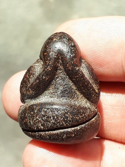 พระปิดตา พิมพ์ปั้นลอยองค์ หลวงพ่อแก้ว วัดปากทะเล รุ่นแรกๆ เนื้อผงคลุกรัก ผิวมัน แห้งเหี่ยว องค์นี้เป็นพระหนา ผิวมัน เงา เดิมๆ เก่า แท้ รูปทร รูปที่ 4