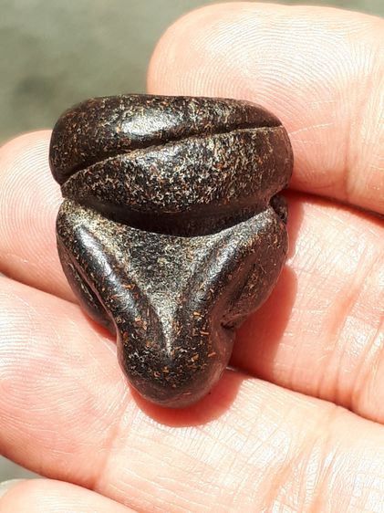 พระปิดตา พิมพ์ปั้นลอยองค์ หลวงพ่อแก้ว วัดปากทะเล รุ่นแรกๆ เนื้อผงคลุกรัก ผิวมัน แห้งเหี่ยว องค์นี้เป็นพระหนา ผิวมัน เงา เดิมๆ เก่า แท้ รูปทร รูปที่ 9