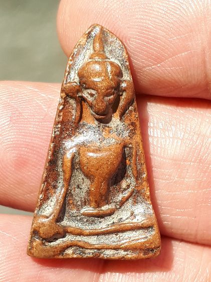 พระผงสุพรรณ พิมพ์หน้าแก่ เนื้อดินเผา กรุวัดมหาธาตุ สุพรรณบุรี รุ่นแรก หลังลายนิ้วมือ ผิวมัน แห้งเหี่ยว องค์นี้เป็นพระหนา ผิวมัน เงา เดิมๆ เก รูปที่ 2