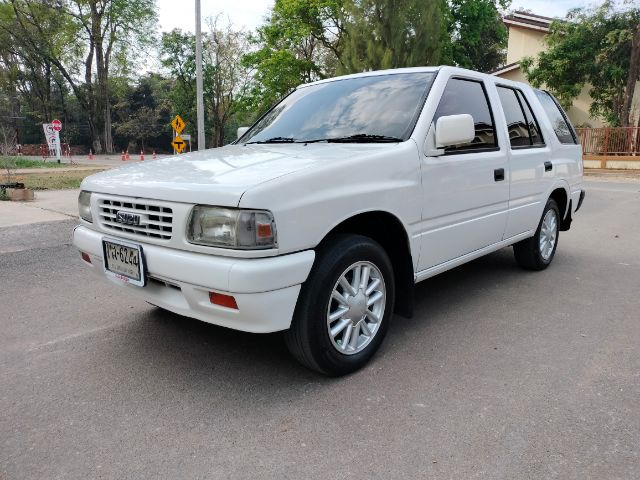 รถ Isuzu Cameo 2.5 สี ขาว