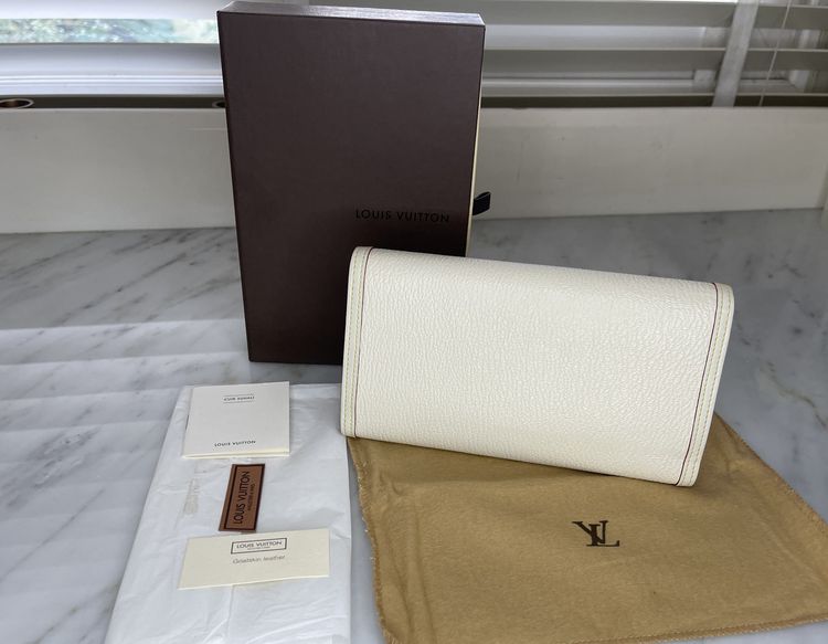 Louis Vuitton ใหม่ แท้ กระเป๋าสตางค์ ใบยาว 3 พับ Trifold - Suhali สี off-white ของใหม่ไม่เคยใช้งาน รูปที่ 3