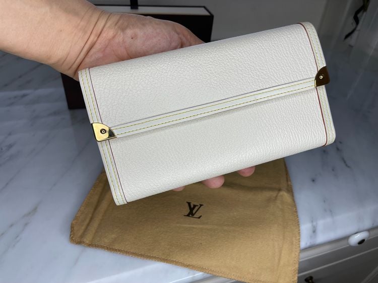 อื่นๆ หนังแท้ ไม่ระบุ อื่นๆ Louis Vuitton ใหม่ แท้ กระเป๋าสตางค์ ใบยาว 3 พับ Trifold - Suhali สี off-white ของใหม่ไม่เคยใช้งาน+++