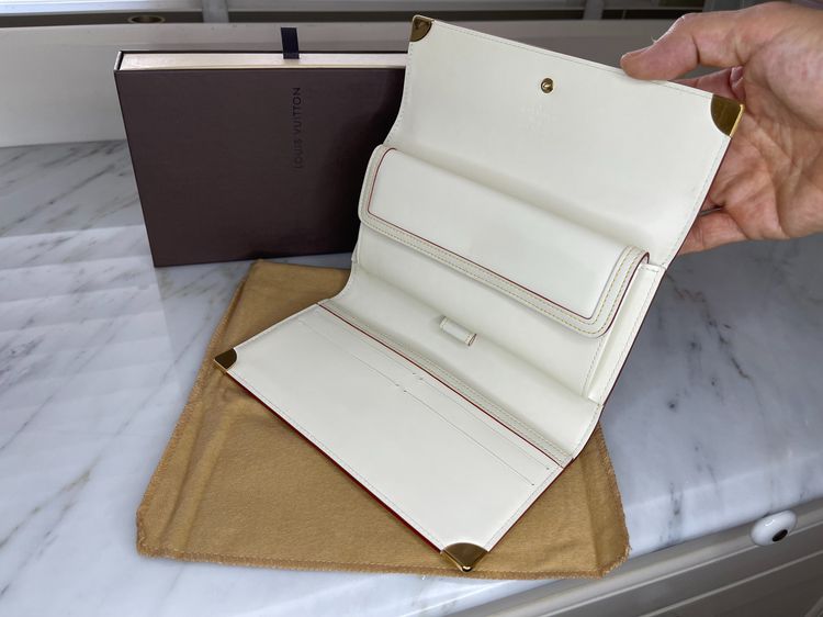 Louis Vuitton ใหม่ แท้ กระเป๋าสตางค์ ใบยาว 3 พับ Trifold - Suhali สี off-white ของใหม่ไม่เคยใช้งาน รูปที่ 8