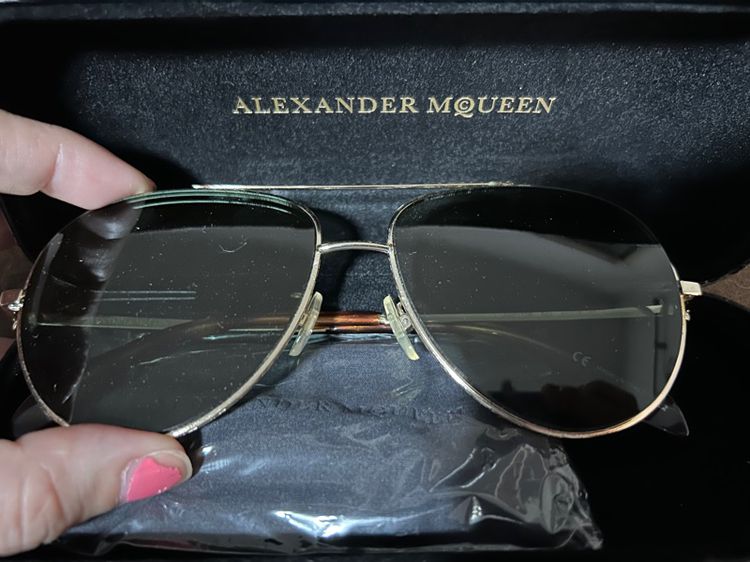 แว่นกันแดด Alexander Mqueen