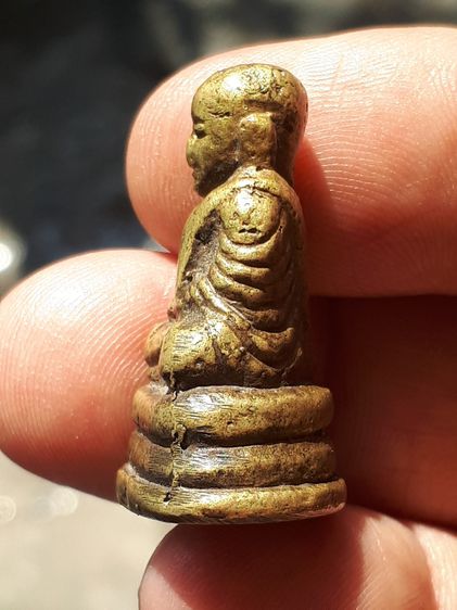 หลวงพ่อเงิน ฐานสามชั้น กรุเจดีย์ วัดบางคลาน จ.พิจิตร สูง 3.0 cm พิมพ์พิเศษ ฐาน 3 ชั้น กรุเจดีย์ วัดบางคลาน จ.พิจิตร สร้างปี 2451 ฉลองครบรอบ รูปที่ 3