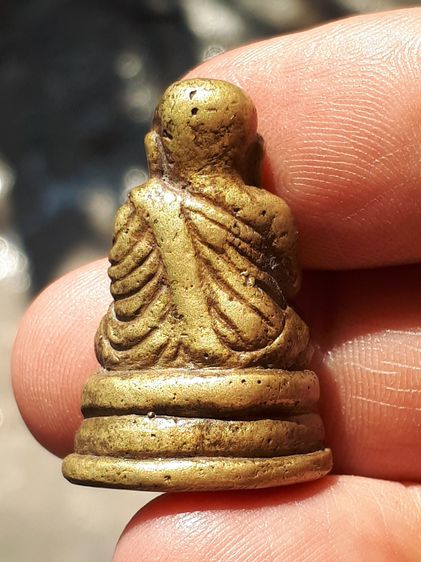 หลวงพ่อเงิน ฐานสามชั้น กรุเจดีย์ วัดบางคลาน จ.พิจิตร สูง 3.0 cm พิมพ์พิเศษ ฐาน 3 ชั้น กรุเจดีย์ วัดบางคลาน จ.พิจิตร สร้างปี 2451 ฉลองครบรอบ รูปที่ 2