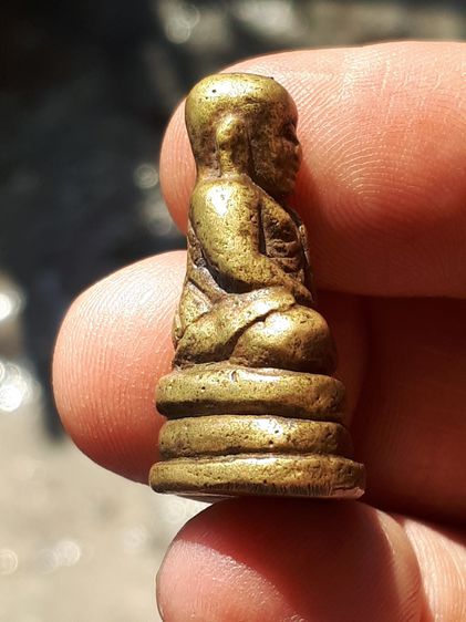 หลวงพ่อเงิน ฐานสามชั้น กรุเจดีย์ วัดบางคลาน จ.พิจิตร สูง 3.0 cm พิมพ์พิเศษ ฐาน 3 ชั้น กรุเจดีย์ วัดบางคลาน จ.พิจิตร สร้างปี 2451 ฉลองครบรอบ รูปที่ 4