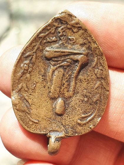 เหรียญหล่อโบราณ รุ่นแรก หลวงพ่อดำ วัดตาลบำรุงกิจ จ.ราชบุรี ปี 2459 เนื้อทองผสม สภาพสวย ผิวเดิมๆ ผิวเหรียญจะดูแห้งและออกเขียว เนื้อทองเหลืองแ รูปที่ 5