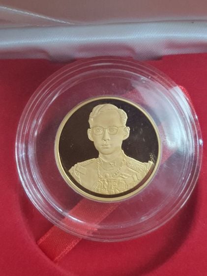 เหรียญทองคำขัดเงา ที่ระลึกเนื่องในวโรกาส
ฉลองสิริราชสมบัติครบ 50 ปี 