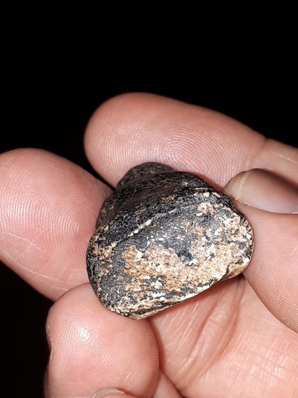 พระปิดตา พิมพ์ชลูด หลวงปู่เอี่ยม วัดสะพานสูง เนื้อผงจุ่มรัก ผิวมัน ออกสีขาวอมเหลือง มีเม็ดขี้ยุ่ง แห้ง ย่น เหี่ยว มีคราบรักเก่า รูปทรงสวยงาม รูปที่ 5