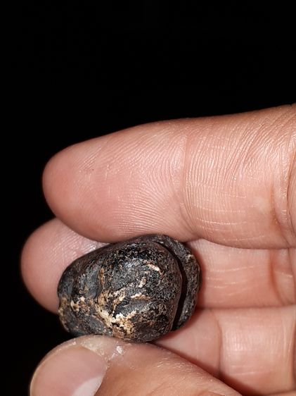 พระปิดตา พิมพ์ชลูด หลวงปู่เอี่ยม วัดสะพานสูง เนื้อผงจุ่มรัก ผิวมัน ออกสีขาวอมเหลือง มีเม็ดขี้ยุ่ง แห้ง ย่น เหี่ยว มีคราบรักเก่า รูปทรงสวยงาม รูปที่ 6