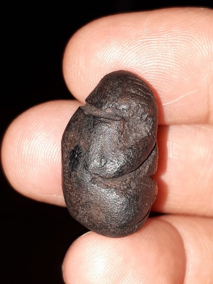 พระปิดตา พิมพ์ปั้นลอยองค์ หลวงพ่อแก้ว วัดปากทะเล เพชรบุรี รุ่นแรกๆ เนื้อผงคลุกรัก ผิวมัน แห้งเหี่ยว องค์นี้เป็นพระหนา ผิวมัน เงา เดิมๆ เก่า รูปที่ 5