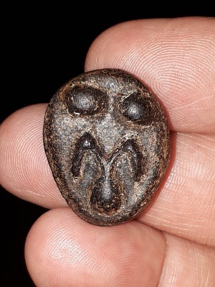 พระปิดตา หลังอูม หลวงปู่ไข่ วัดเชิงเลน กทม.รุ่นแรก เนื้อผงคลุกรัก ผิวมัน แห้งเหี่ยว องค์นี้เป็นพระหนา ผิวมัน เงา เดิมๆ เก่า แท้ รูปทรงสวยงาม รูปที่ 8