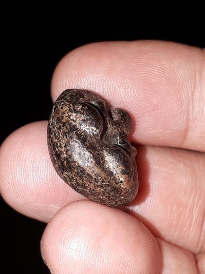 พระปิดตา หลังอูม หลวงปู่ไข่ วัดเชิงเลน กทม.รุ่นแรก เนื้อผงคลุกรัก ผิวมัน แห้งเหี่ยว องค์นี้เป็นพระหนา ผิวมัน เงา เดิมๆ เก่า แท้ รูปทรงสวยงาม รูปที่ 6