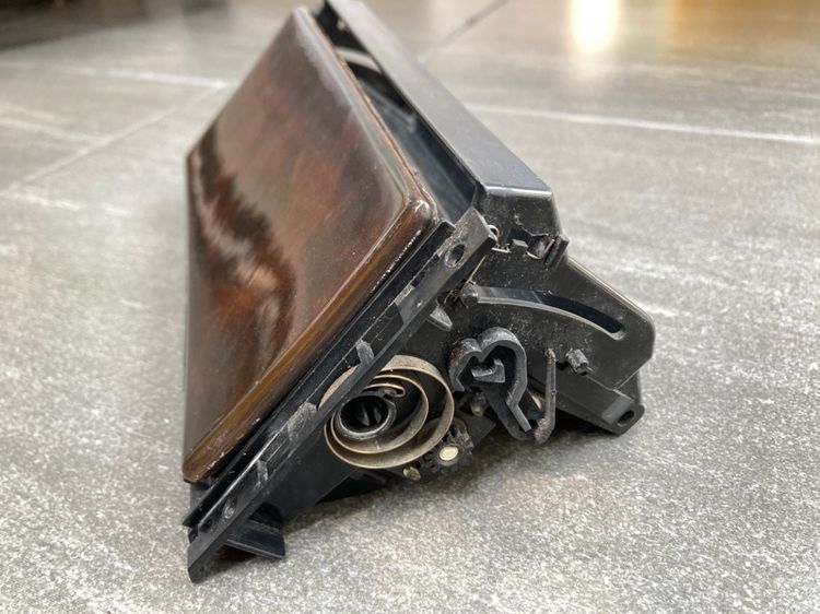 Benz R129 ช่องเก็บ Tape Cassette 7 ช่อง พร้อมชุดจุดบุหรี่ ฝาปิดเขี่ยบุหรี่คอนโซนหน้า แท้ มือสอง สภาพดี รูปที่ 15