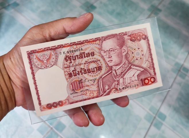 ธนบัตร 100 บาท ช้างแดง ตัวติด (7Eจ)
