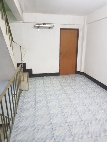 ขายด่วน อาคารพาณิชย์ 4 ชั้นพร้อมชั้นลอย ทำเลดี รูปที่ 4