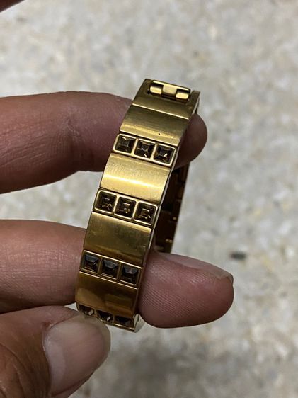 นาฬิกายี่ห้อ DKNY   ของแท้ สีทองสวย รอบข้อมือ 6 นิ้ว 900฿ รูปที่ 4