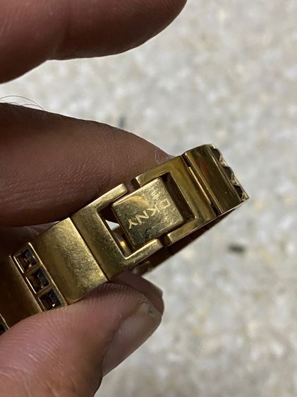 นาฬิกายี่ห้อ DKNY   ของแท้ สีทองสวย รอบข้อมือ 6 นิ้ว 900฿ รูปที่ 7
