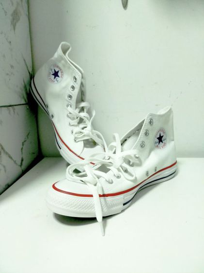 รองเท้าผ้าใบ ผ้าใบ ขาว ขายรองเท้าแฟชั่นหุ้มข้อ ยี่ห้อ Converse (Chuck Taylor ALLSTAR) SizeEU 41.5 UK 8 US 8.5 Color White