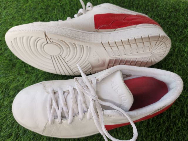 รองเท้าผ้าใบ หนัง PU UK 8 | EU 42 | US 8.5 ขาว Nike Air Jordan 1 Centre Court White University Red​