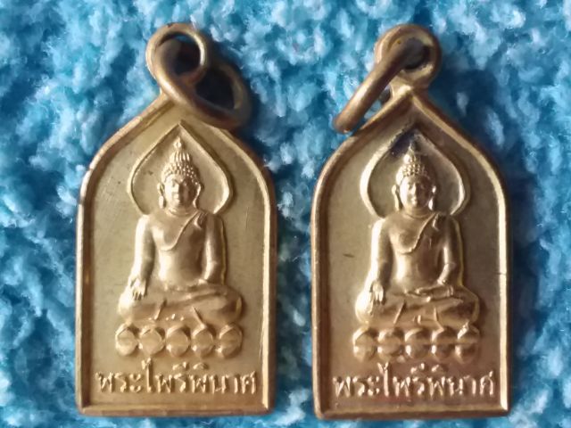 เหรียญพระไพรีพินาศพระสังฆราช วัดบวร ก.ท.มรุ่นร.9ครองราชย์ครบ60ปี2549สวยๆมี2เหรียญๆละ250บาท