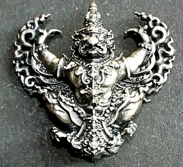 ครุฑเนื้อเงินรมดำ ขนาด1.7เซ็นติเมตร ครูบาอริยชาติ วัดแสงแก้วโพธิญาณ รูปที่ 3