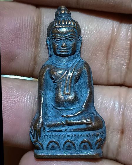 พระหูยาน หลังจปร. (รุ่นปืนแตก) วัดราชบพิธ พ.ศ 2513 ในหลวงเสด็จเททอง เกจิ 108 ปลุกเสกพิธีใหญ่ รูปที่ 5