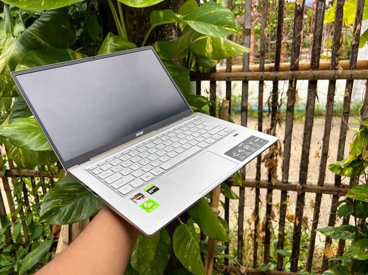 Notebook Acer Swift SFX14-41G สภาพสวย มีประกันศูนย์ ยาวๆ แบตอึด เอาไว้ดูหนังฟังเพลงทำงานทั่วไป สบายมากครับ