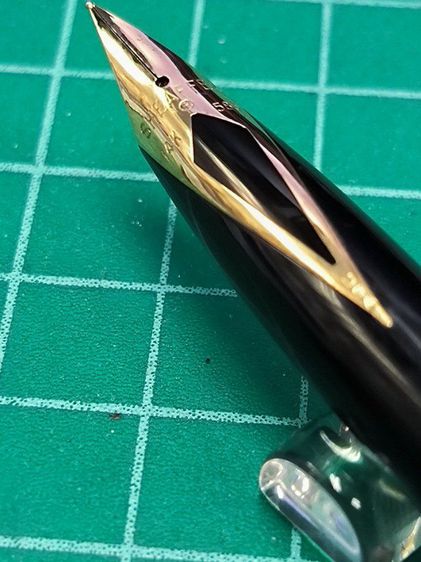 ปากกาหมึกซึม Sheaffer targa made in USA หัว 14 k ขนาด F ที่เหน็บ กะไหล่ทอง รูปที่ 4