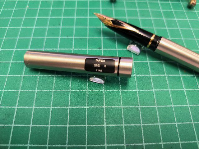 ปากกาหมึกซึม Sheaffer targa made in USA หัว 14 k ขนาด F ที่เหน็บ กะไหล่ทอง รูปที่ 3