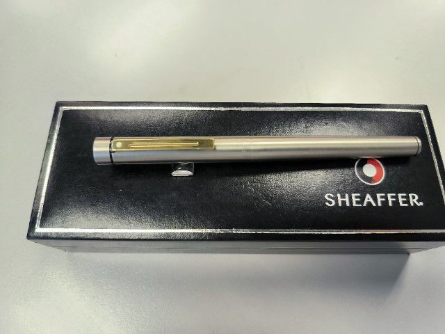 ปากกาหมึกซึม Sheaffer targa made in USA หัว 14 k ขนาด F ที่เหน็บ กะไหล่ทอง รูปที่ 1