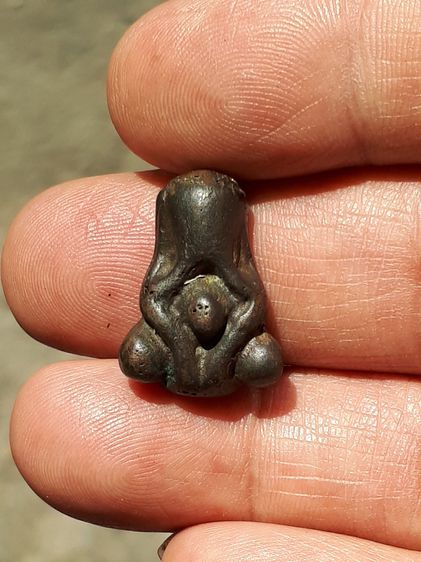 พระปิดตา เนื้อเมฆพัตร หลวงปู่นาค วัดห้วยจระเข้ จ.นครปฐม พิมพ์สะดือจุ่น สวยงาม คมชัด สภาพสวย เก่า เดิมๆ แท้ หายากมากๆ มีใบประกาศนียบัตรรับรอง รูปที่ 9