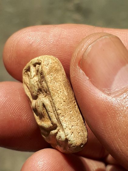 พระหลวงปู่เผือก พิมพ์ขุดสระใหญ่ รุ่นแรก เนื้อผง ผิวพรุน สวยงาม คมชัด สภาพสวย เก่า เดิมๆ แท้ หายากมากๆ สภาพพระสวยสมบูรณ์ ไม่มีหักอุดซ่อม แท้  รูปที่ 4