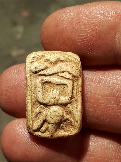 พระหลวงปู่เผือก พิมพ์ขุดสระใหญ่ รุ่นแรก เนื้อผง ผิวพรุน สวยงาม คมชัด สภาพสวย เก่า เดิมๆ แท้ หายากมากๆ สภาพพระสวยสมบูรณ์ ไม่มีหักอุดซ่อม แท้  รูปที่ 8