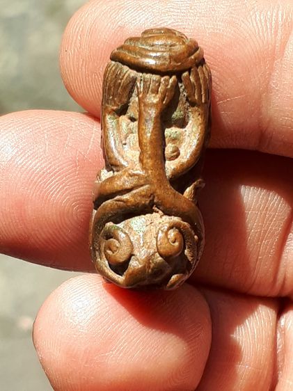 พระปิดตายันต์ยุ่ง พิมพ์ 2 หน้า เนื้อทองแดง พิมพ์คม ชัด เส้นยันต์คมชัด ลึก เส้นยันต์วางได้อย่างลงตัว เป็นระเบียบ ขนาดพอดี ปี 25xx ด้านข้างมีร รูปที่ 4