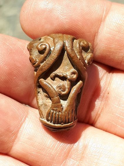 พระปิดตายันต์ยุ่ง พิมพ์ 2 หน้า เนื้อทองแดง พิมพ์คม ชัด เส้นยันต์คมชัด ลึก เส้นยันต์วางได้อย่างลงตัว เป็นระเบียบ ขนาดพอดี ปี 25xx ด้านข้างมีร รูปที่ 7