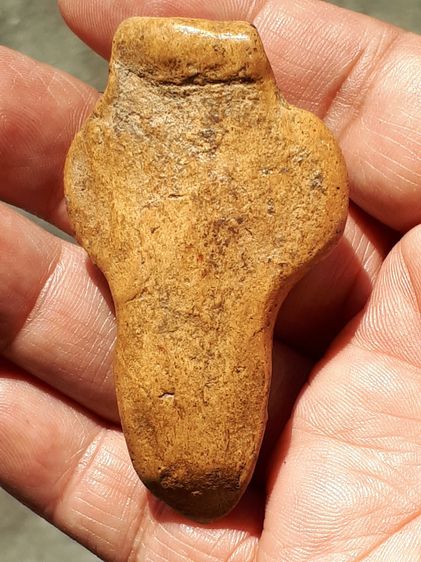 พระนางจามเทวี พิมพ์ใหญ่ เนื้อดินเผา เนื้อละเอียด สกุลลำพูน สวยงามคมชัด มีหน้ามีตา มวลสารเด่นชัด ขนาดใหญ่พอควร องค์พระกว้าง 2 ซม. สูง 6.5 ซม. รูปที่ 8