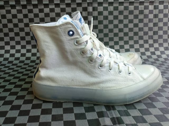 รองเท้าConverse สีขาว