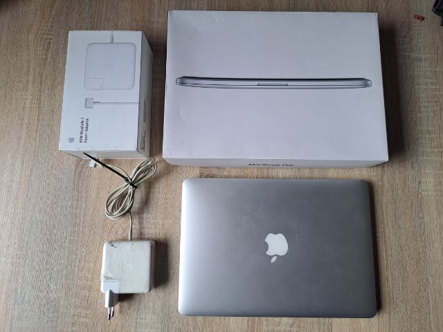 Apple Macbook Pro 13 Inch แมค โอเอส 8 กิกะไบต์ ครบยกกล่อง
MacBook Pro retina 13" late 2012 core i5 RAM 8GB 