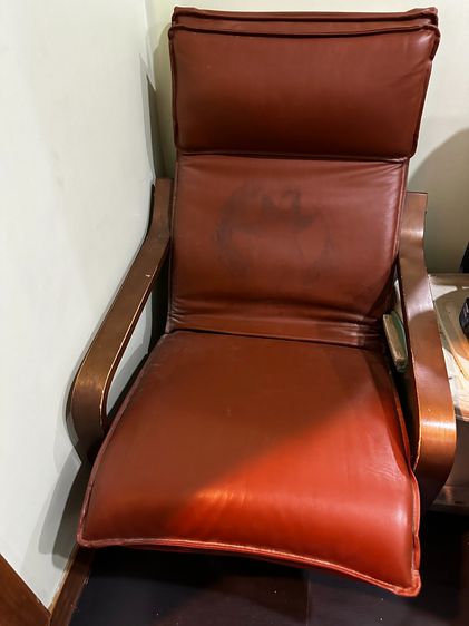 เก้าอี้นวม/เก้าอี้มีที่เท้าแขน หนัง น้ำตาลเข้ม เก้าอี้ ดูดี มีสไตล์ ราคา 2,400 บาท